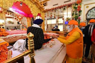 'Gurbani Said Prayer Useless Until Thoughts Changed': Sena Slams PM's Gurdwara Visit Amid Farmers' Protest