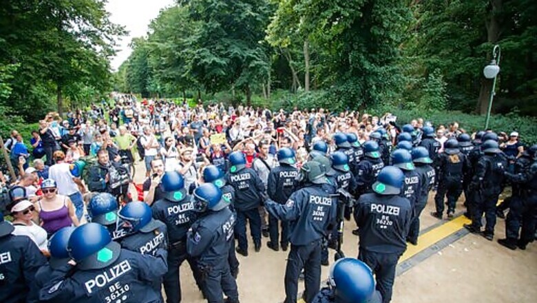 German Officials: 1,000s Of Extremists Joined Virus Protest