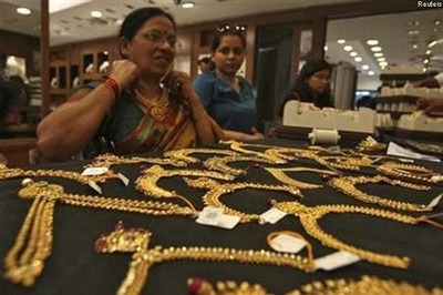 Gold scales new historic peak, silver gains too