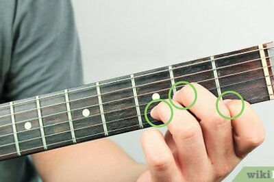 How to Play D Minor on Your Guitar