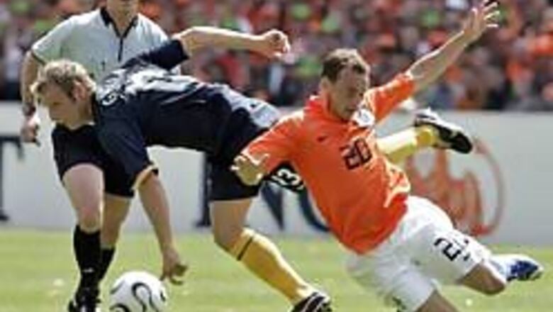 Dutch players limp off in final game
