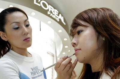 Lip Gloss Makes A Return For Fall
