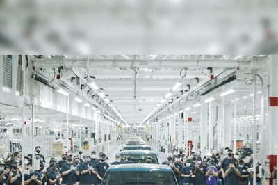 First Rivian R1T Electric Pick-up Truck Rolls Out of Plant, Beats Tesla