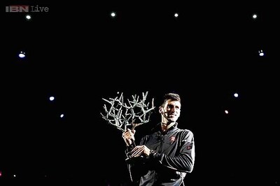 Djokovic sweeps past Raonic to win Paris Masters