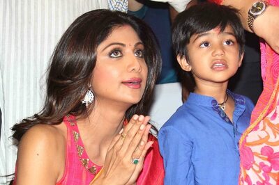 Snapshot: Shilpa Shetty visits Andheri Cha Raja with son Viaan