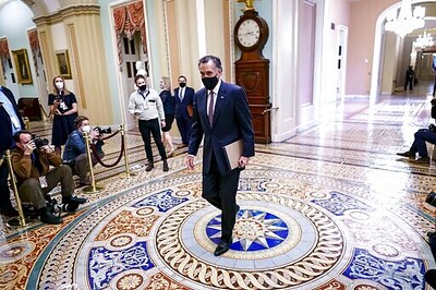 Accepting Award, Romney Faults Extremes Of Political Divide