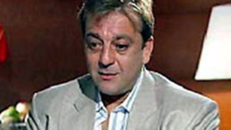 Dutt walks into Yerawada's Cell No 3 at midnight