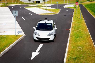 Investors Bet on Component Makers in Electric Car Shift