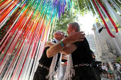 France legalises gay marriage, says law is constitutional