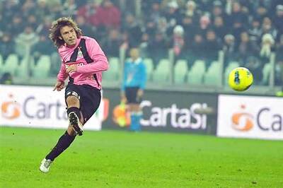 Pirlo leads Juventus to top of Serie A
