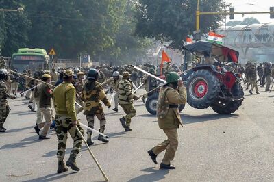 20 Delhi Police Personnel, Protesting Farmers Injured after Clash at ITO During R-Day Tractor Rally
