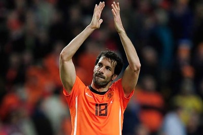 Dutch striker van Nistelrooy announces retirement