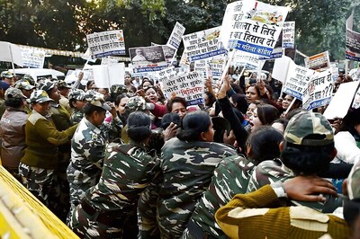 Congress Protests Alleged 'Reverse Migration' Due to Note Ban