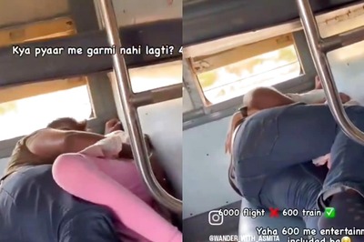 OYO or Public Transport? Couple's PDA on Train's Sleeper Coach Makes Internet Cringe