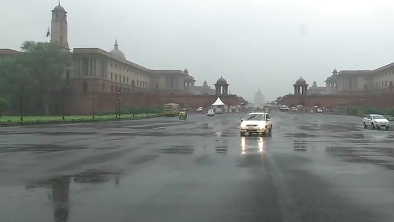Low-lying Areas Flooded, Traffic Woes Return as Heavy Rains Drench Delhi