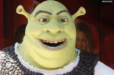 'Shrek' brushes off 'Sex', stays atop box office