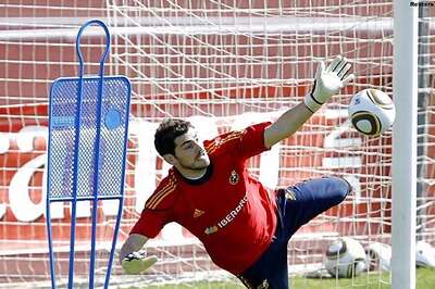 Casillas lauds Spain's teamwork ahead of semis