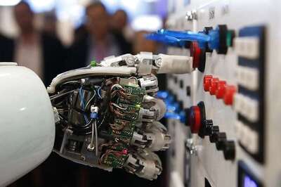 Investers See Artificial Intelligence Destroying Millions of Jobs - Poll