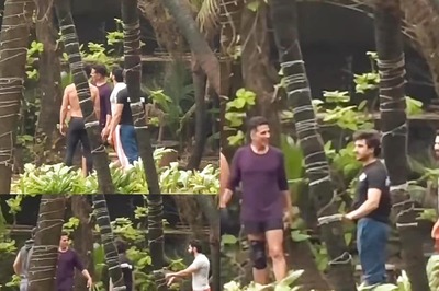 Akshay Kumar Plays Volleyball Days Before OMG 2 Release, Tiger Shroff and Varun Dhawan Join Too