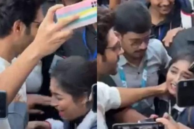 Kartik Aaryan's Fan Bursts into Tears As He Clicks Selfie During Shehzada Promotions; Video Goes Viral
