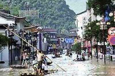 Floodwaters start receding in southern China
