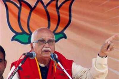 If PM not willing, Advani can ask Sonia for a debate