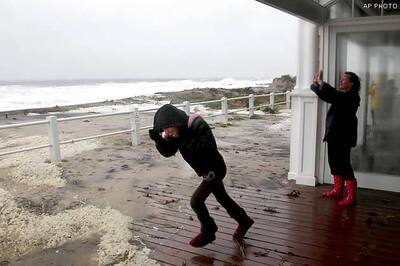 Hurricane Sandy strengthens as it nears US East Coast