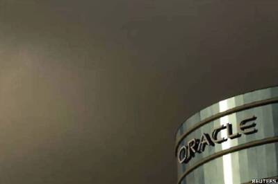 Oracle's software sales disappoint, stock plummets