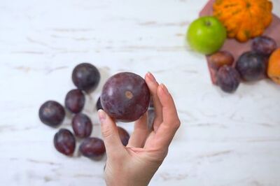 How to Freeze Plums