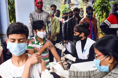 Expert Reveals Symptoms of Long Covid Among Vaccinated People