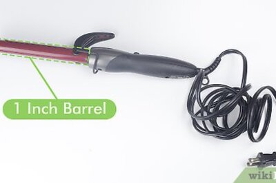 How to Create Wavy Hair With a Curling Iron