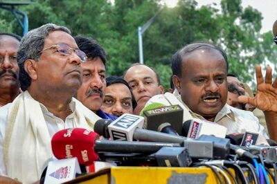 BJP Looks to Cash In as Siddaramaiah, Kumaraswamy Lock Horns Over Budget Proposals