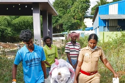 ​Angel in 'Khaki': Woman Cop Performs Last Rites of Over 100 Unclaimed Bodies in Coimbatore