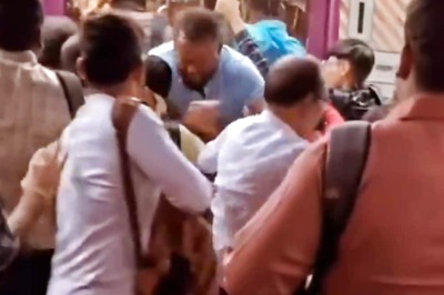 Video Of Man Struggling To Get Off Crowded Mumbai Local Train Has Internet Talking