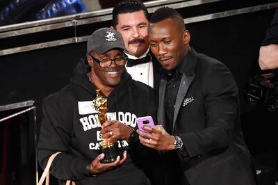 Hollywood Tour Group Gets Surprise Side Trip to Oscar Show