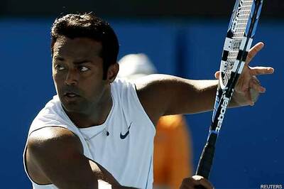 Paes, Bopannna advance in Paris Masters event