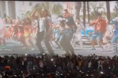 'Pathaan' Craze: Viral Videos of SRK Fans Turning Theatres to 'Clubs' in Twitter Thread