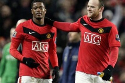 United enter League Cup final, Chelsea on top of EPL