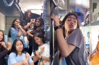 Girl Group Dances in Train Amid Passengers For Instagram Reel, Desis in Awe of Confidence