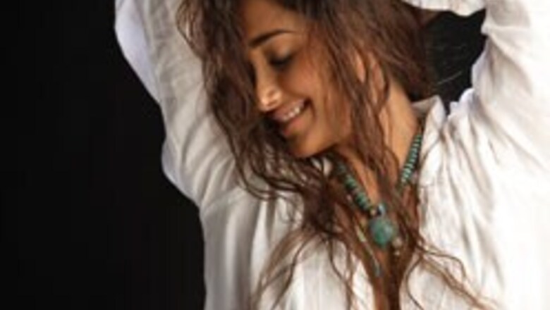 Jiah to jig like Shakira in Nishabd
