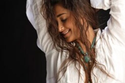 Jiah to jig like Shakira in Nishabd