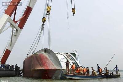 1 dead, hundreds stranded in Greek ferry disaster