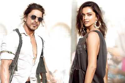 SRK Wants to Replace Deepika in Jhoome Jo Pathaan With This Woman, Any Guesses Who?