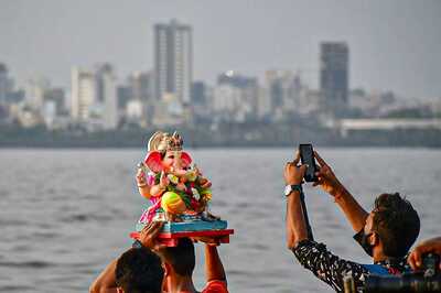 Ganesh Chaturthi Updates: Over 21,000 Police Personnel Deployed in Chennai for Idol Immersion; Lalbaugcha Raja-like Pandal Draws Devotees in Lucknow