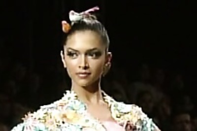 In pics: Fashion parade begins