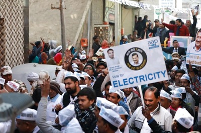 'Glad that We've Option of Voting for AAP': People Show Support During  Kejriwal's Roadshow in Northwest Delhi
