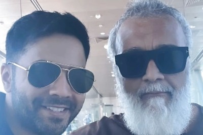 Varun Dhawan Calls Himself ‘Lucky’ As He Clicks Selfie With Singer Lucky Ali, See Photo