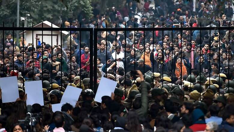 JNU Students and Teachers Stopped at Varsity Gate by Police, Say Students
