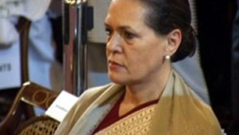 Sonia sings Vande..., BJP smiles