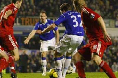 Everton knock 10-man Liverpool out of FA Cup